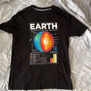Boy’s Old Navy “Earth” Shirt in Size L(10-12)